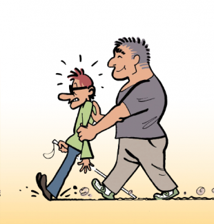 İri yarı, yüzünde mutlu bir ifade bulunan orta yaşlı bir adam çizimi. Bu adam, güneş gözlüğü ve sağ elinde bastonu bulunan kör bir erkeğin arkasında yürüyor ve onu sol dirseğinden sıkıca tutmuş, diğer eliyle de sırtından iterek zorla ileri götürmeye çalışıyor. Kör adamın yüzünde bu durumdan hoşlanmayan bir ifade var ve topuklarından güç alarak durmaya çalışıyor.